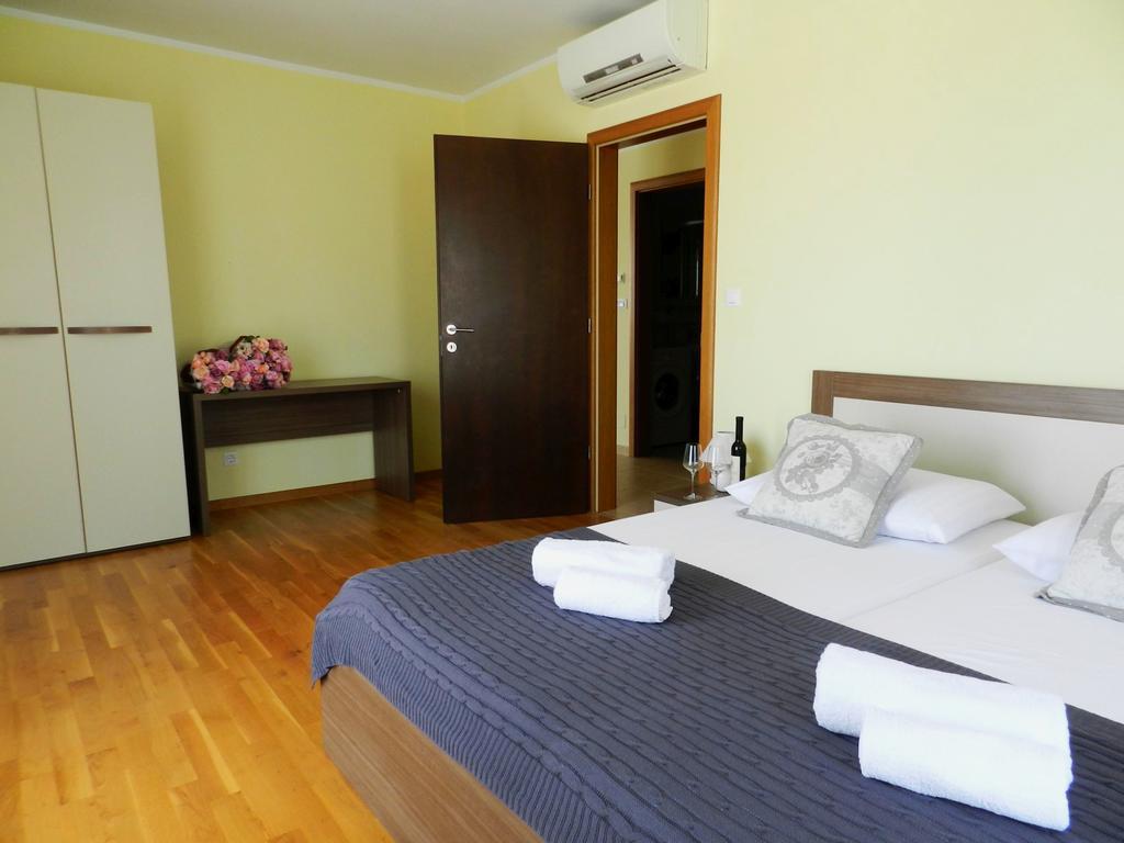 Smaragdna Villa Yourcroatiaholiday Премантура Екстериор снимка